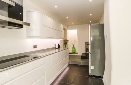 Starbotton Cottage | WAYSIDE COTTAGE, family friendly, with open fire in Starbotton