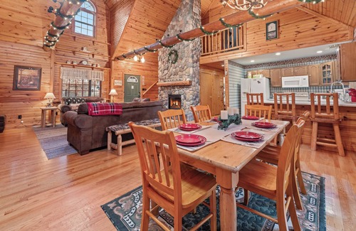 Lake Wazeecha House | Wazeecha Lodge – A Relaxing, Dog Friendly, Log Home Retreat Near Lake Wazeecha!