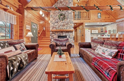 Lake Wazeecha House | Wazeecha Lodge – A Relaxing, Dog Friendly, Log Home Retreat Near Lake Wazeecha!