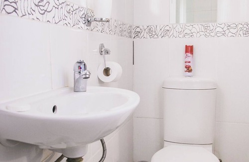 Komani Bed & Breakfast | We are a modern,upmarket,spacious,AA Recommended. 3 star accommodation.