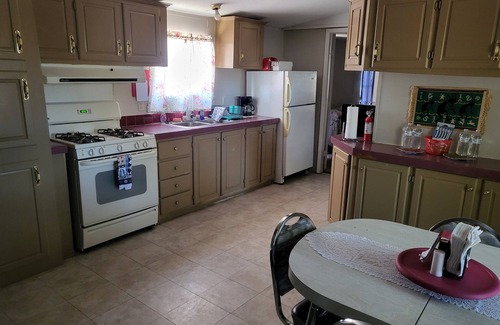 Truth or Consequences House | We are about one and a 1/2 miles from downtown and the hot tubs.