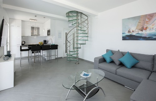 Pirgi Villa | We are Nikos and Litsa, passionate about travelling.