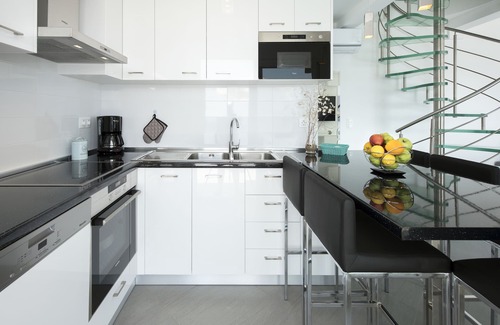 Pirgi Villa | We are Nikos and Litsa, passionate about travelling.