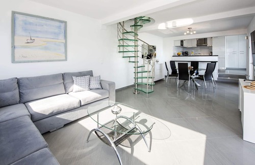 Pirgi Villa | We are Nikos and Litsa, passionate about travelling.