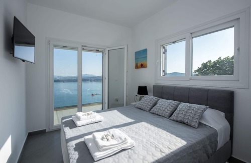 Pirgi Villa | We are Nikos and Litsa, passionate about travelling.