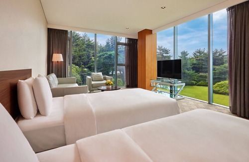 Jungmun Hotel | WE Hotel Jeju