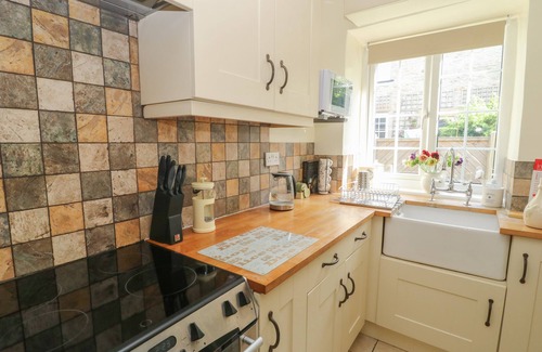 Middleham Cottage | WEDGEWOOD COTTAGE, pet friendly, with open fire in Middleham
