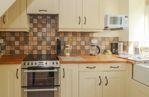 Middleham Cottage | WEDGEWOOD COTTAGE, pet friendly, with open fire in Middleham