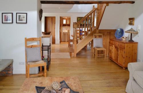 Knutsford House | Wee Bridge Farm Cottage
