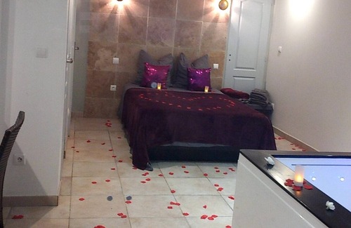 Senas Apartment | Week-end en Amoureux Avec spa Privatif Jacuzzi- Legendespa.fr