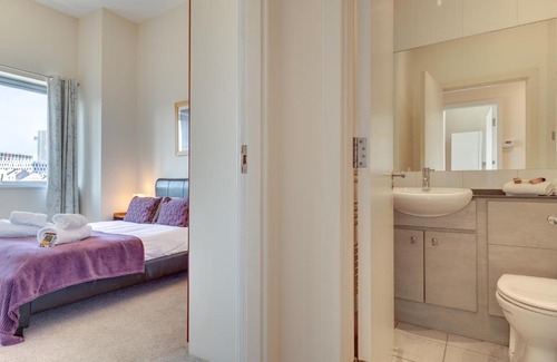 Newcastle-upon-Tyne Apartment | Week2Week Newcastle Fabulous 1BR CIty Centre Flat