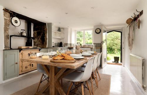 Heligan House | Weeke Brook - Quintessential thatched luxury Devon cottage