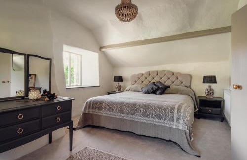 Heligan House | Weeke Brook - Quintessential thatched luxury Devon cottage
