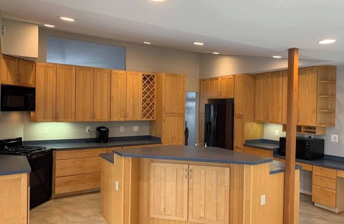 Livingston House | Weekend at Bernie's Lake Anna