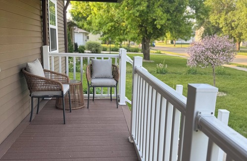 Grafton House | Weekend Escape- Cozy 2BR with Patio