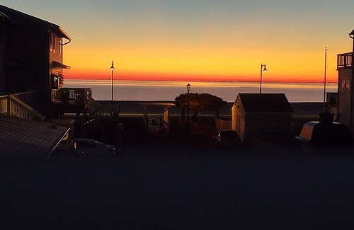 Buckroe Beach Condo | Weekly Beach Vacation Condo