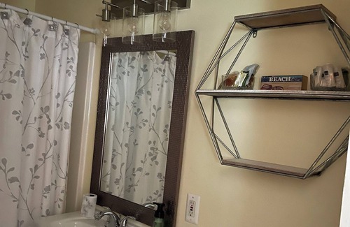 Misquamicut Cottage | Weekly rental July,Aug, weekends June,Sept. Crated Dogs w a fee