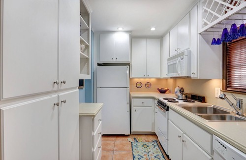 Historic Downtown Savannah Cottage | WEEKNIGHT DISCOUNTS! Charlton Lane Cottage is SO Savannah!