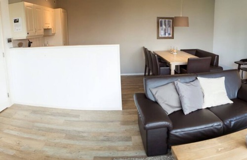 Ameland Apartment | Weidevilla XXL with 16 beds, 2 cots, 2 saunas and 4 bathrooms