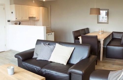 Ameland Apartment | Weidevilla XXL with 16 beds, 2 cots, 2 saunas and 4 bathrooms