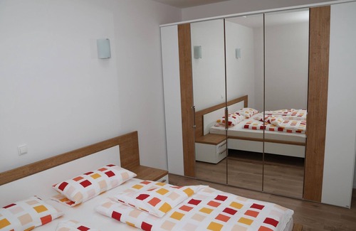 Neustadt-Hambach Apartment | Weinhaus Kruppenbacher - Fewo, Dusche, WC, Nichtraucher