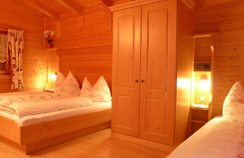 Hopfgarten Markt Apartment | Welcome to the comfortable Tyrolean house!