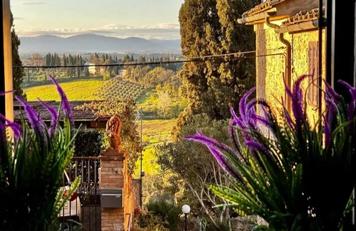 San Gimignano City Centre Apartment | Welcome "Casa San Gimi" your perfect base for exploring the wonders of Tuscany!
