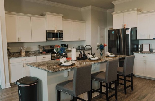 Lake Charles House | Welcome Contractor Stays at Rosehill Retreat