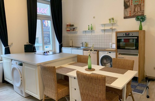 Krefeld Apartment | Welcome Home in the heart of Krefeld - directly at the main train station