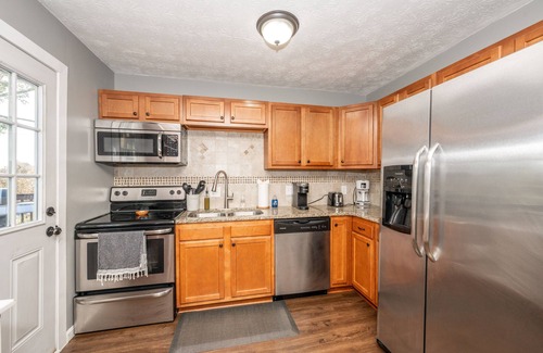 Elsmere House | Welcome Home! Lovely 3 BDR Just ½ Hour to Cinci or Ark Encounter