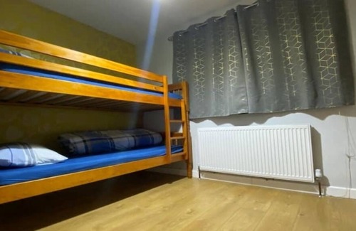 Hillingdon House | Welcome Home Twin Bedroom near Heathrow, London