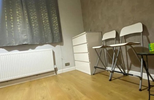 Hillingdon House | Welcome Home Twin Bedroom near Heathrow, London