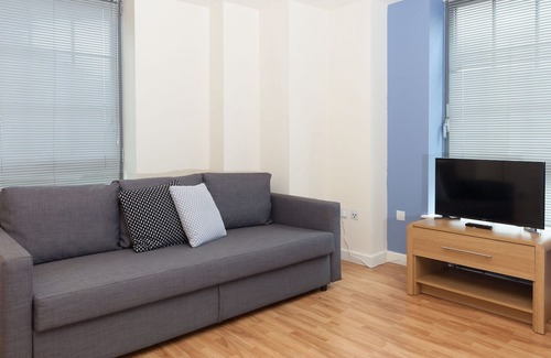 Long Eaton Apartment | Welcome Home with this Outstanding & Open 2Bed Apt
