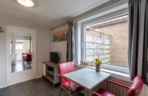 Zoutelande House | Welcome in - Vakantiehuis 300m van het strand, huisdiervriendelijk en omheinde tuin