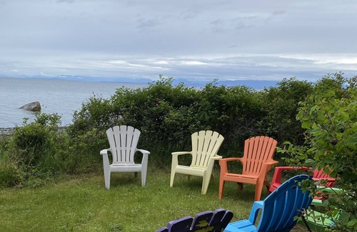 Comox House | Welcome Kye Bay Nest at the beach - relax, restore, and explore. H820823952