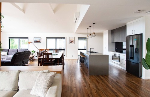 Bright House | Welcome to 24 Mountain Mist a modern property with entertaining and relaxation at its best