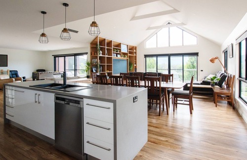 Bright House | Welcome to 24 Mountain Mist a modern property with entertaining and relaxation at its best