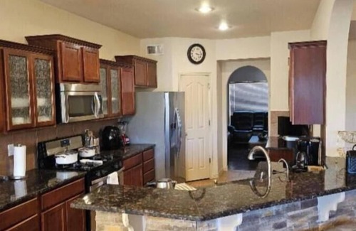 El Paso House | "Welcome to a stylish and spacious family retreat in El Paso"