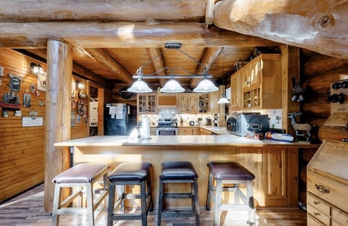 Breckenridge Park Estates Cabin | Welcome to Baldy Bear Cabin - Your Ultimate Mountain Retreat!