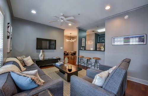 Tuscaloosa Condo | Welcome to Bear's Den! Walk to the Coliseum, Stadium, and The Strip!