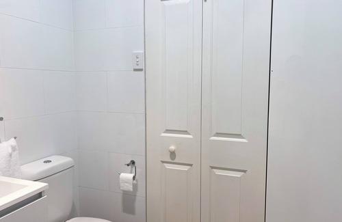 Turvey Park Apartment | Welcome to 'Best Wagga Accommodation': Cheerful 3 bedroom home.