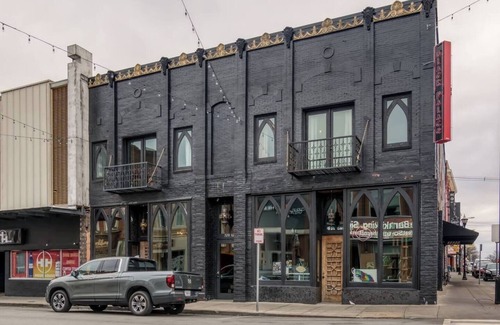 Springfield Apartment | Welcome to Black Palace-C! A beautiful downtown loft with easy access to everyth