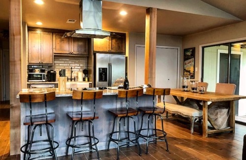 Blanco House | Welcome to Blanco Bungalow