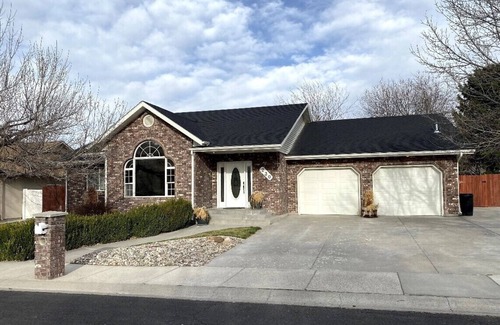 Twin Falls House | Welcome to Buckingham House. Entire 3 Bedroom Home