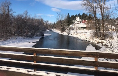 Eureka House | Welcome to Comfy Cottage! 4 br/ 3 bath home on the edge of town by the river!