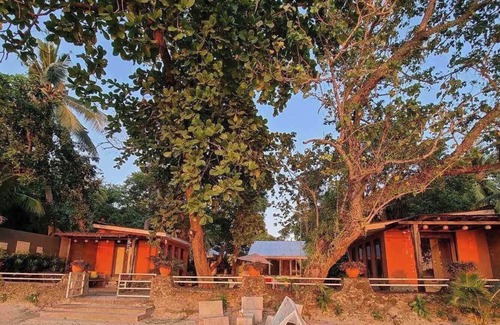 Lian House | Welcome to Coral Suites! A beach house right in the heart of a private cove.