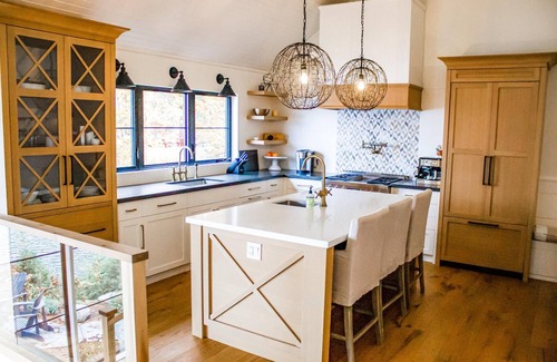 Bala House | Welcome to Falcon’s Nest, your 6 bedroom luxury all-season cottage retreat nestled on Lake Muskoka