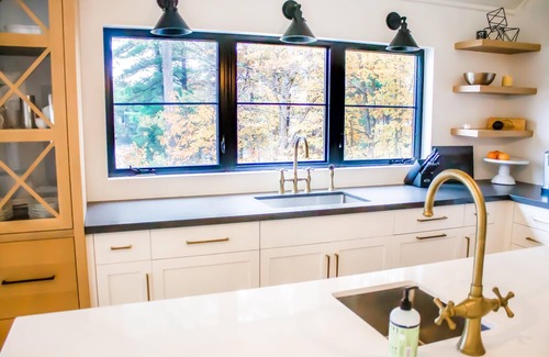 Bala House | Welcome to Falcon’s Nest, your 6 bedroom luxury all-season cottage retreat nestled on Lake Muskoka