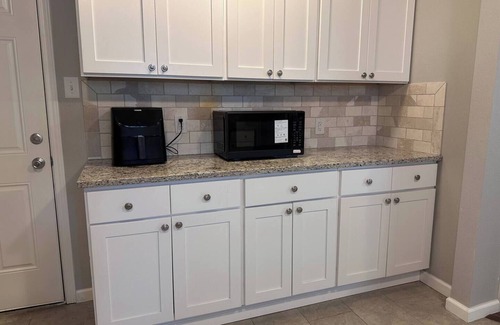 West Arlington Apartment | Welcome to Hackberry Haven, a comfortable retreat in the heart of Arlington, TX! This private master suite is perfect for travelers, students, or medical professionals looking for a quiet, convenient stay.