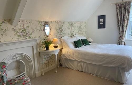 Somerton Apartment | Welcome to Hazelwood, The Mount Somerton's unique sunny Apartment - modern and fully equipped, Private off-street parking, Near Glastonbury Tor, The spectacular Wells Cathedral, Stourhead Sherborne Abbey, Millfield School, Clarkes Village